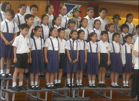 20111124-Wiki C schools Hong Kong Primary_School_Open_Day_6_Students.JPG